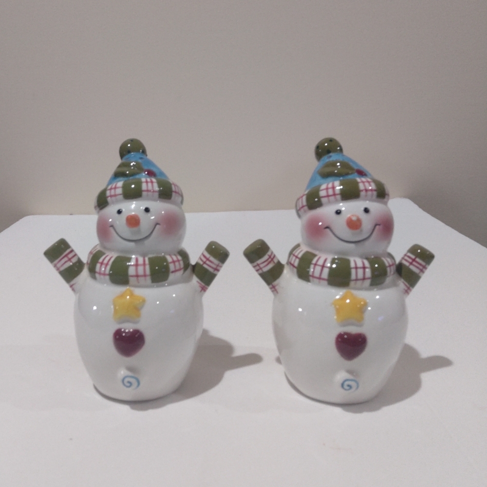 Vintage Frosty Snowman Salt and Pepper Shakers Lot of 2 , 4.5 "